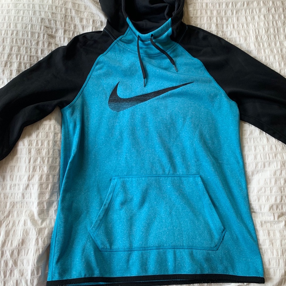Nike therma fit hoodie